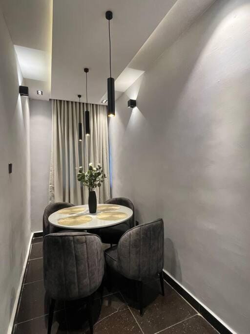 CN Homes Luxury furnished 2Bedroom 24hr electricity with BQ and PS5 Consoles Apartment in Lagos