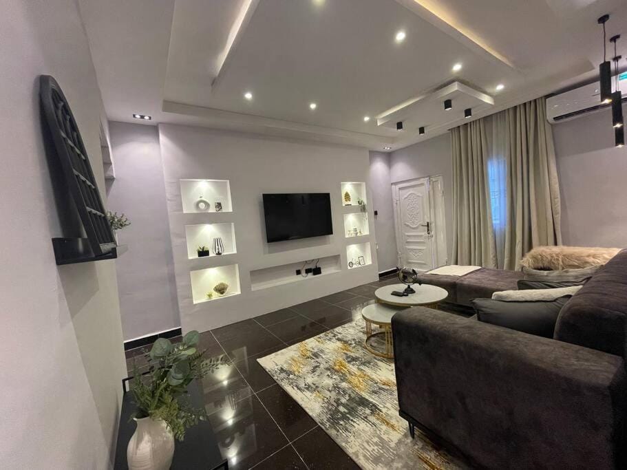 CN Homes Luxury furnished 2Bedroom 24hr electricity with BQ and PS5 Consoles Apartment in Lagos