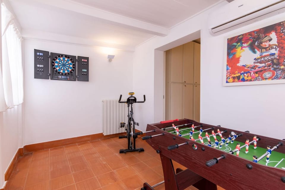 Billiard, Game Room
