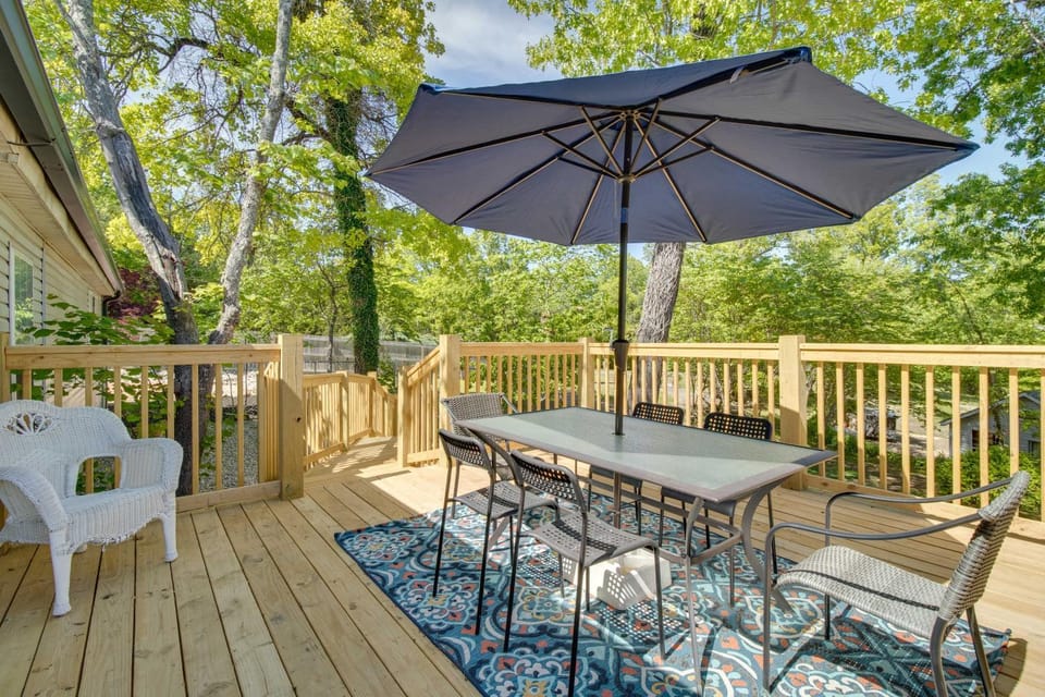 Charming Mountain Home Retreat Walk to Marina! House in Norfork Lake