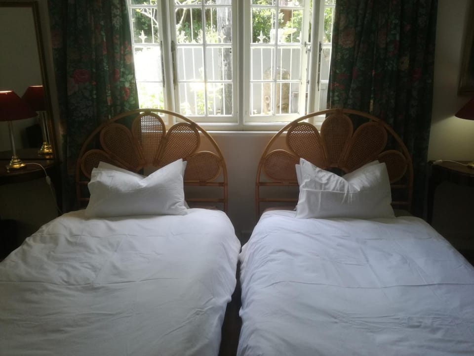 Bed, Photo of the whole room, Decorative detail, Bedroom