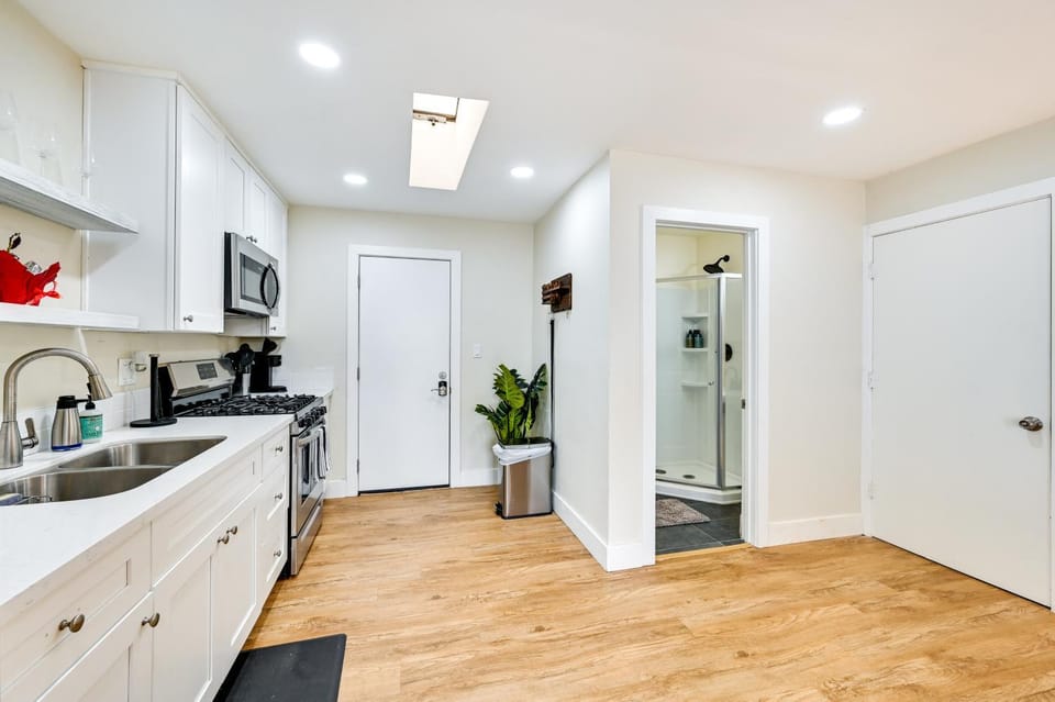 Pet-Friendly San Diego Studio 13 Mi to Comic-Con! Apartment in San Diego