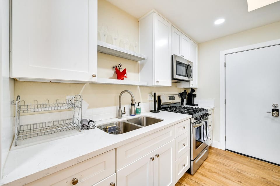 Pet-Friendly San Diego Studio 13 Mi to Comic-Con! Apartment in San Diego