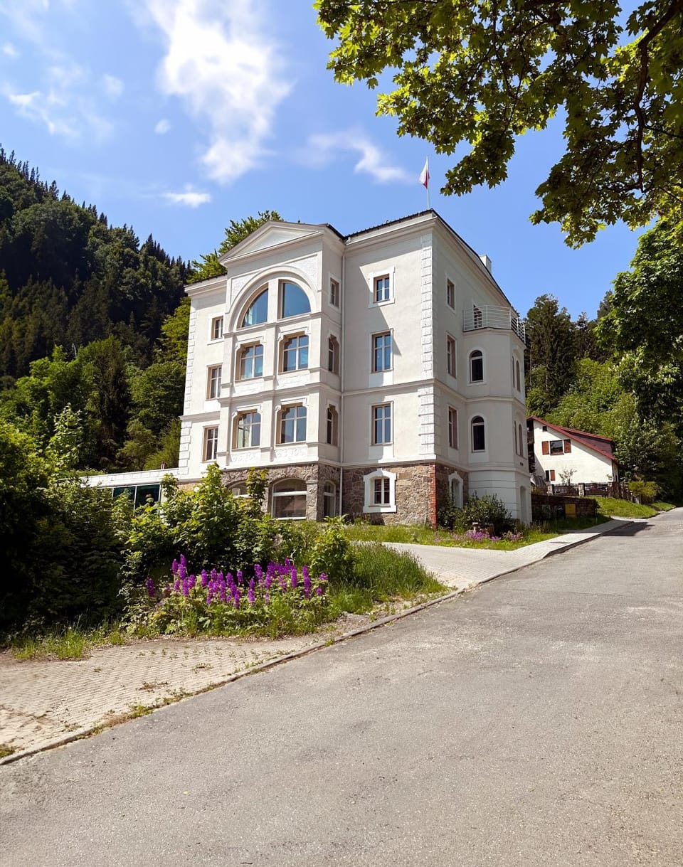 Property building, Facade/entrance, Off site, Quiet street view, Parking
