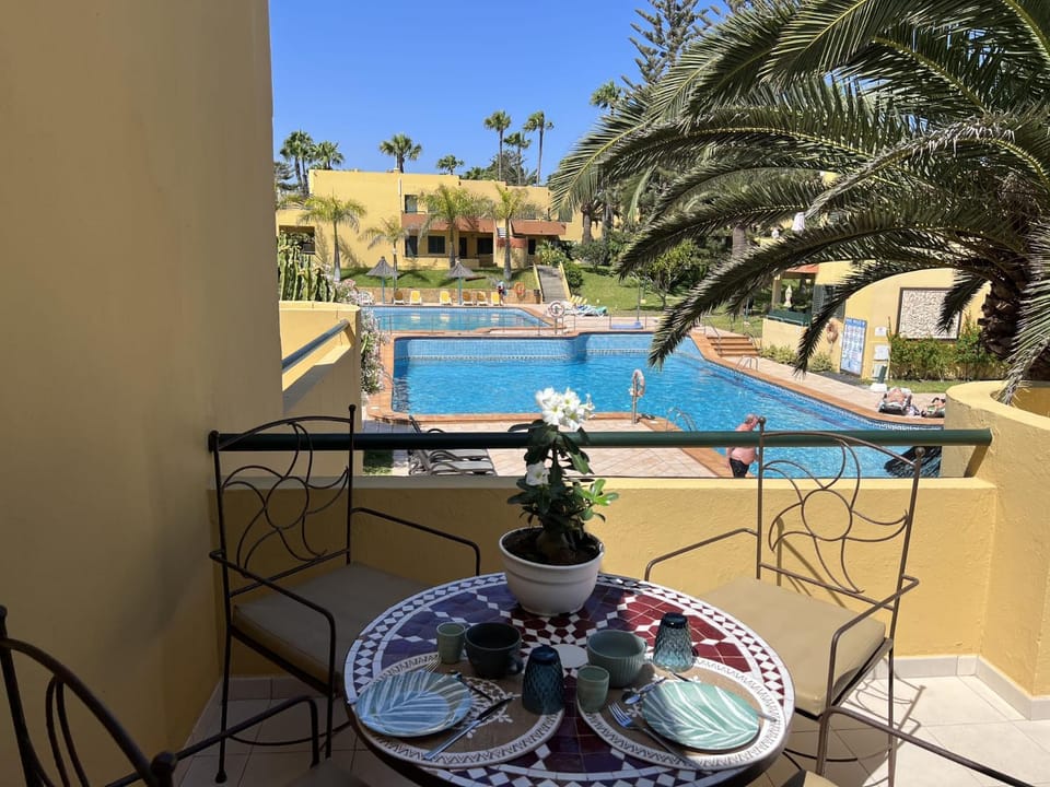 Patio, Dining area, Garden view, Pool view, Swimming pool, sunbed, air conditioner