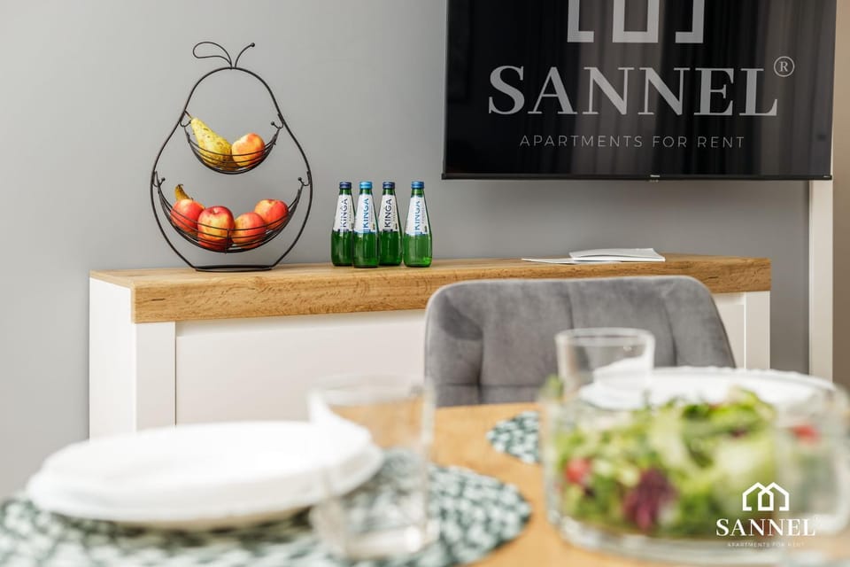 Property logo or sign, TV and multimedia, Seating area, Dining area, On site