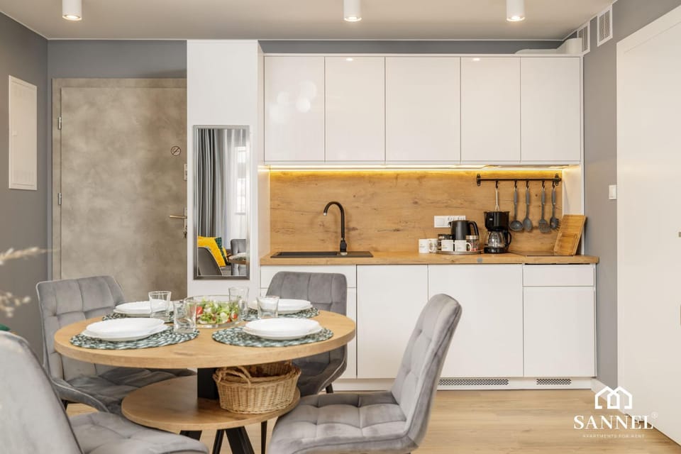 Facade/entrance, Coffee/tea facilities, Kitchen or kitchenette, Dining area, On site, wardrobe