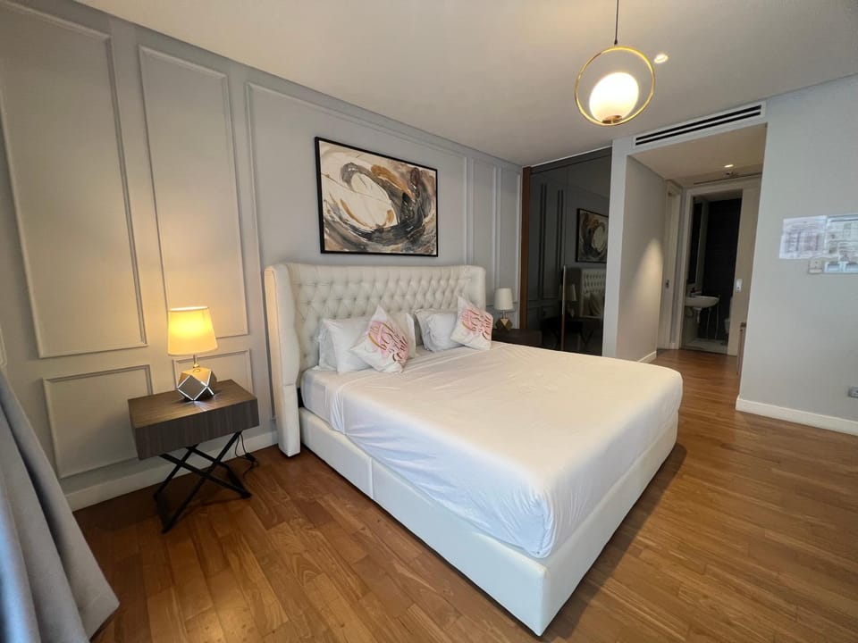 Bed, Living room, Seating area, Bedroom, wardrobe