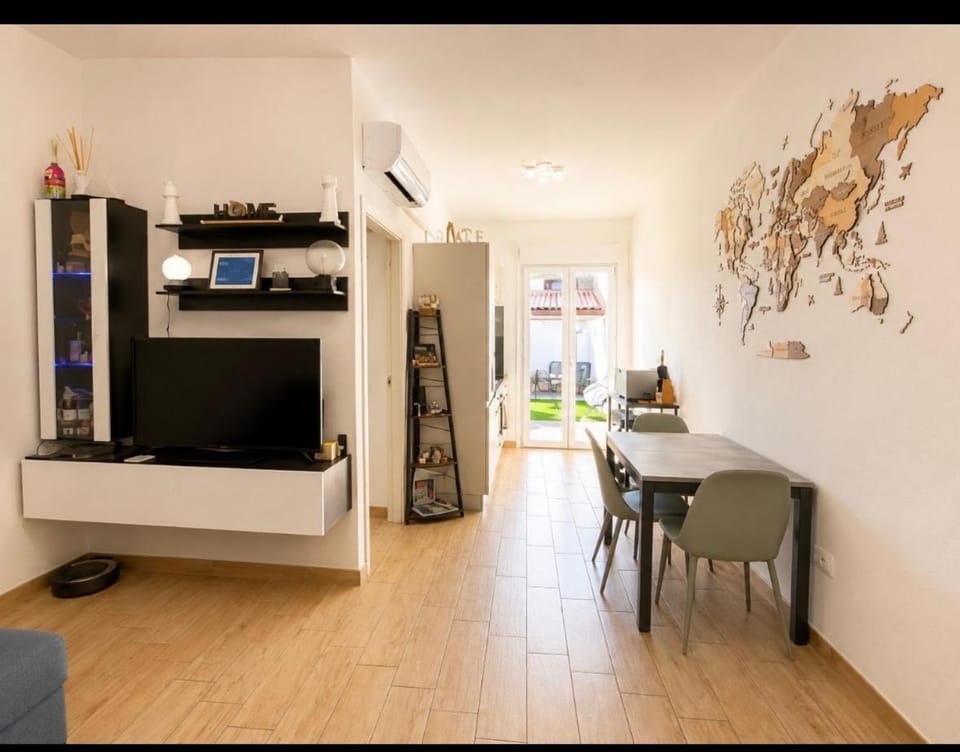 TV and multimedia, Kitchen or kitchenette, Seating area