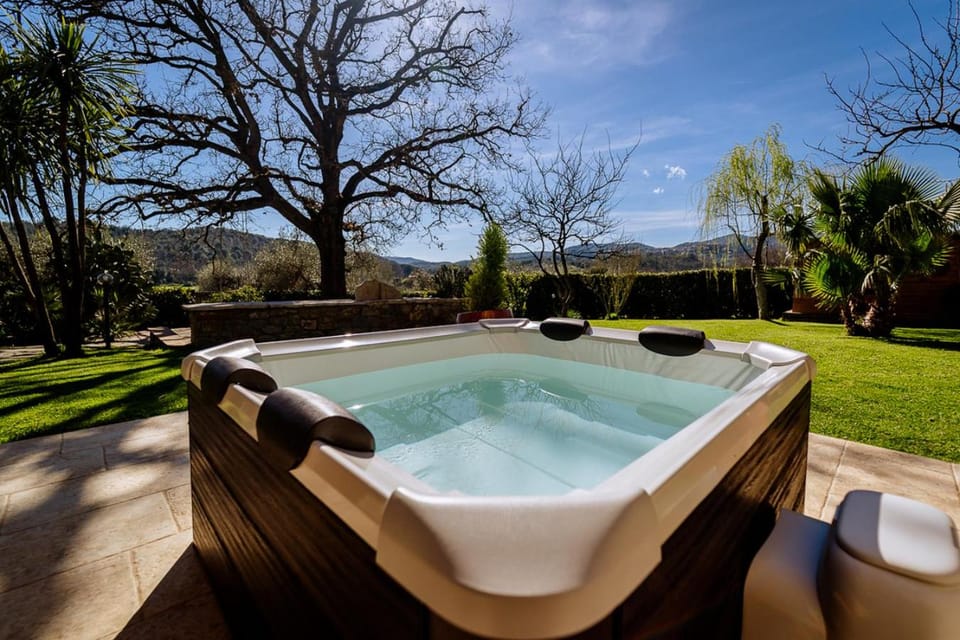 Hot Tub, Hot Tub