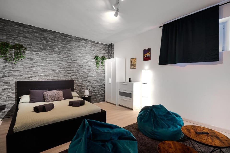 Bed, Living room, Photo of the whole room, Bedroom