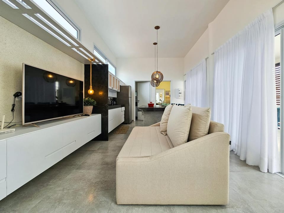 Communal lounge/ TV room, TV and multimedia, Living room, Seating area, Evening entertainment
