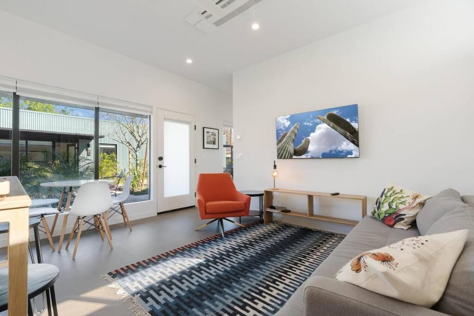 Eco-Friendly 1-bedroom Apartment - 80 Walkscore! Apartment in Phoenix