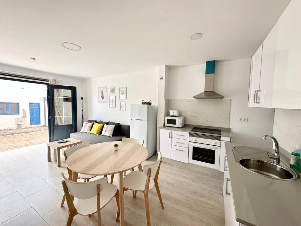 Property building, Kitchen or kitchenette, Living room