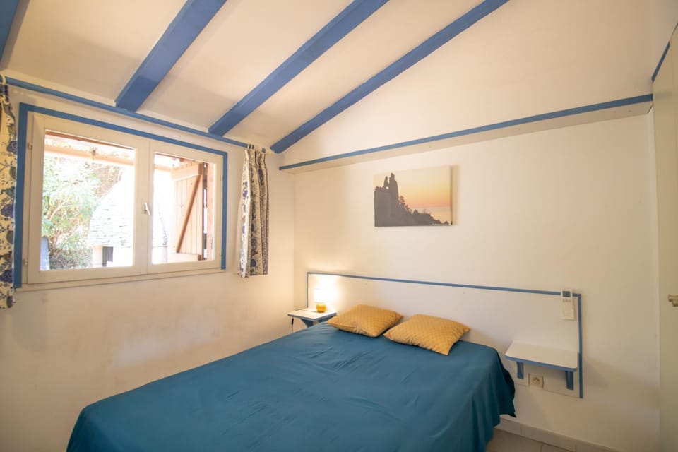 Property building, Living room, Bedroom