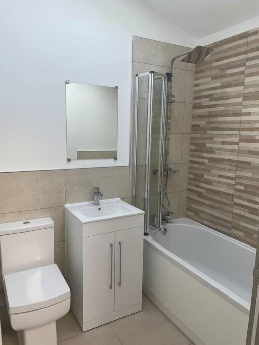 Smithy Bungalow, free private parking included, Buxton Apartment in High Peak District