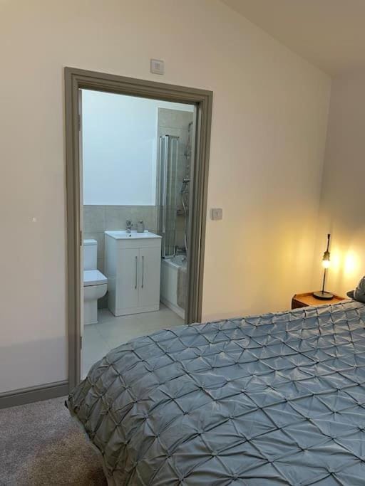 Smithy Bungalow, free private parking included, Buxton Apartment in High Peak District