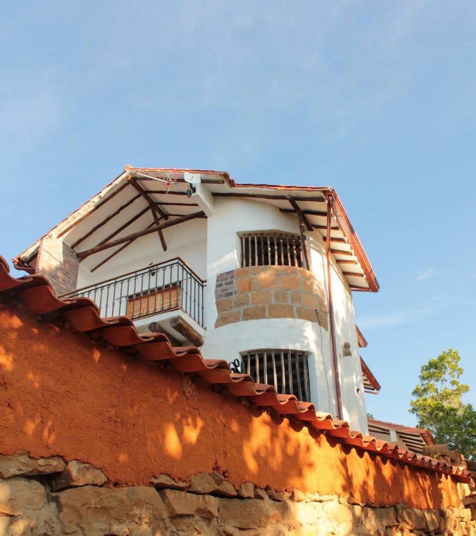 Color Marron casa de campo House in Santander, Colombia