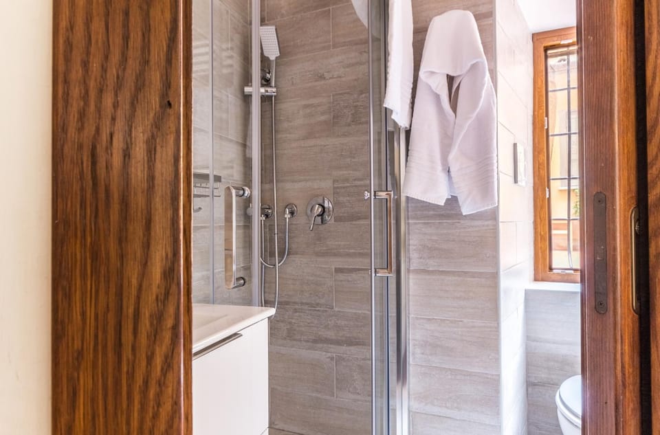 Shower, Bathroom, towels
