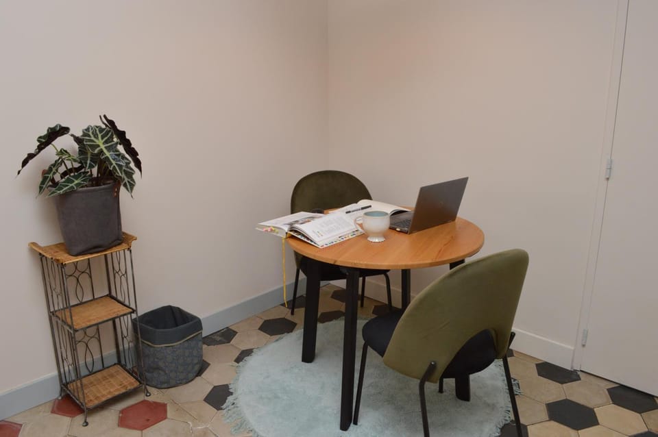 Seating area, Dining area