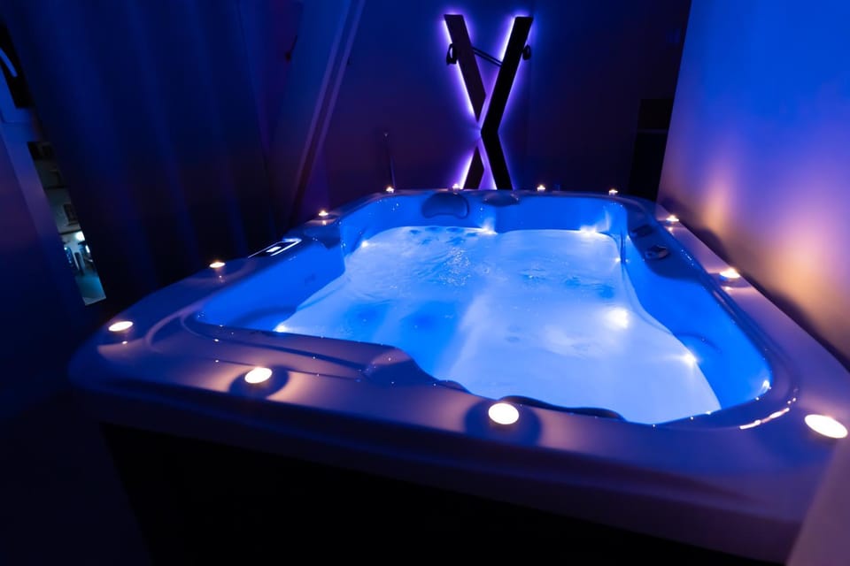 Night, Hot Tub