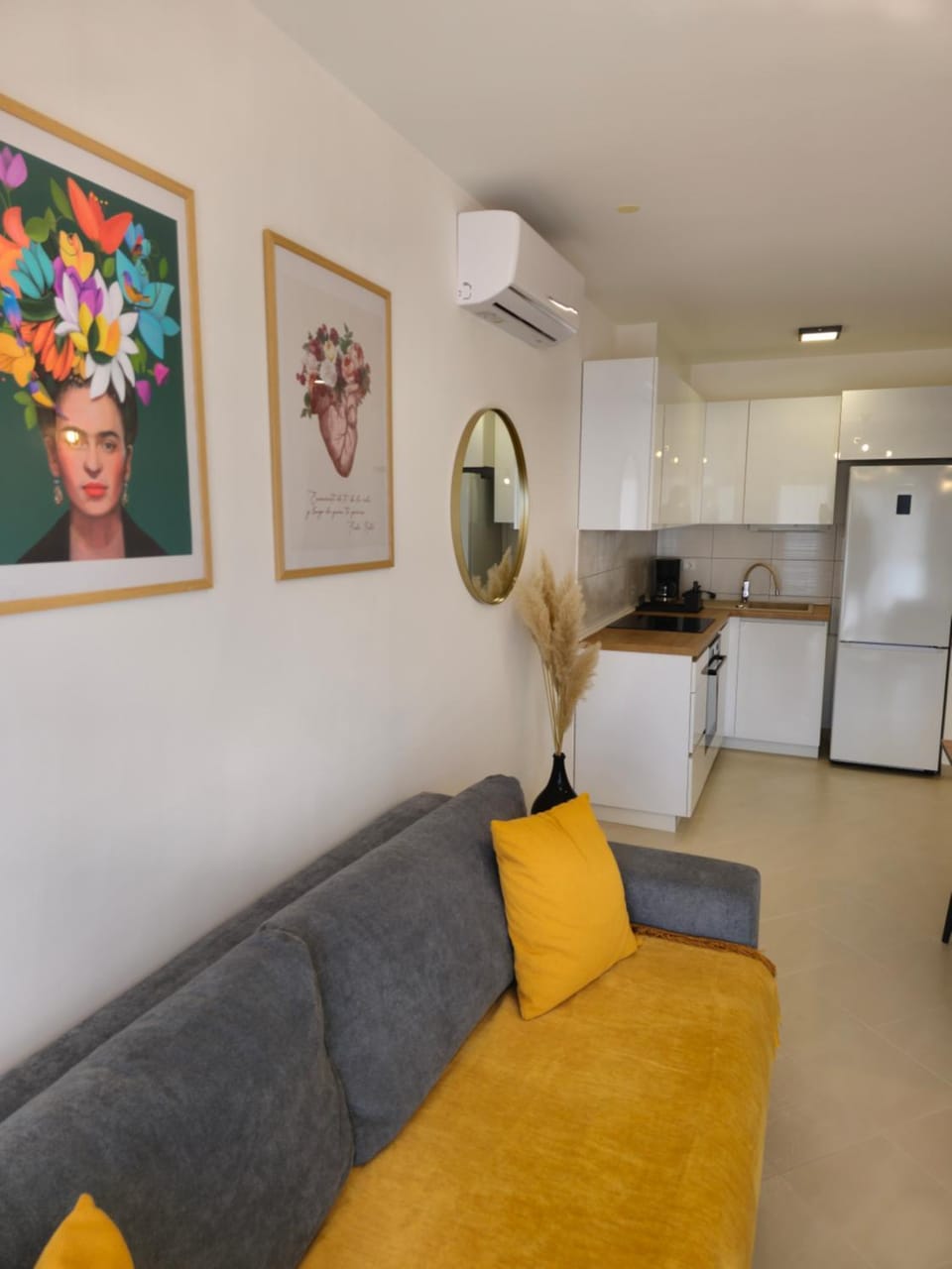 Kitchen or kitchenette, Living room