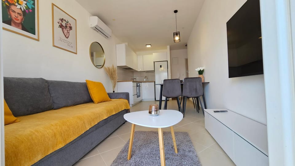 TV and multimedia, Living room, Dining area