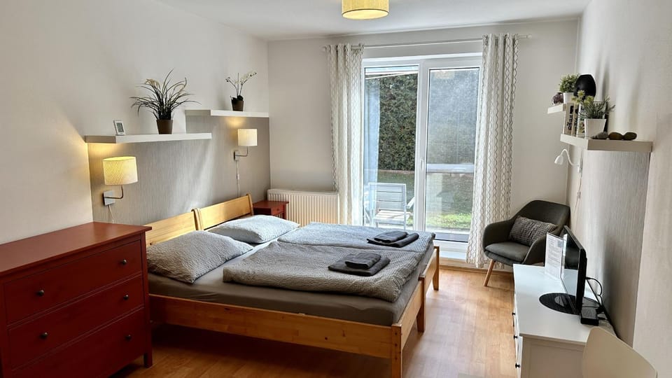 Bed, Living room, Photo of the whole room, Seating area, Bedroom