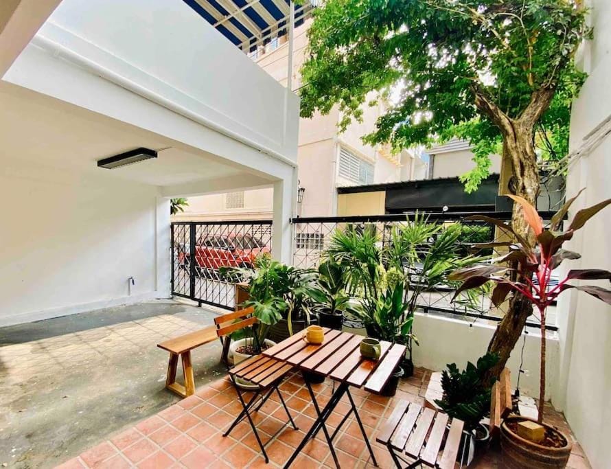 Flip Flop In Townhouse House in Bangkok
