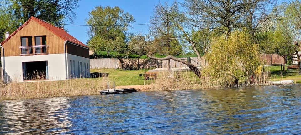 Dom nad jeziorem Wilamowo House in Poland