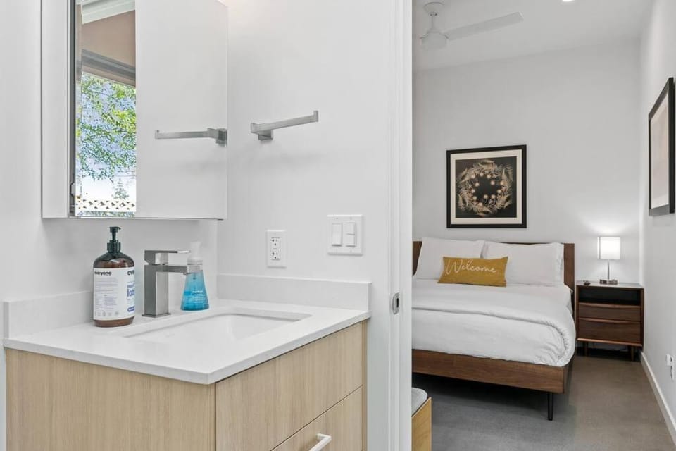 Modern 2-bedroom Apartment - 80 Walkscore! Apartment in Phoenix