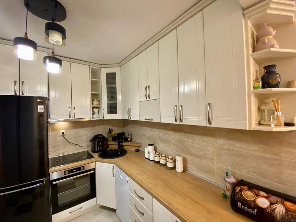 Coffee/tea facilities, Kitchen or kitchenette, dishwasher, oven, stove, toaster