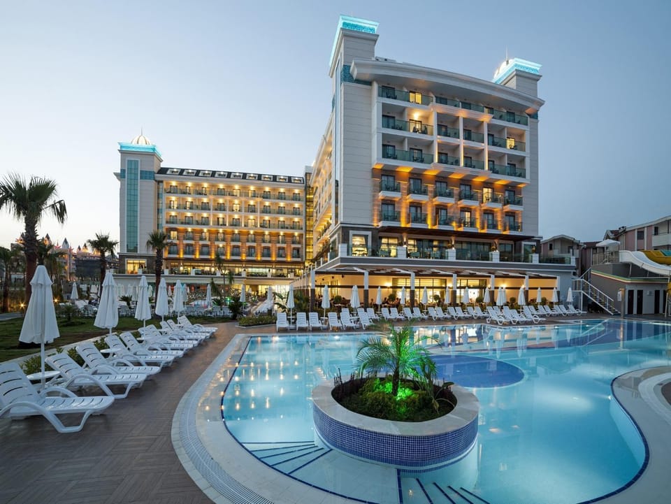 Property building, Pool view, Area and facilities, Swimming pool, Swimming pool, sunbed