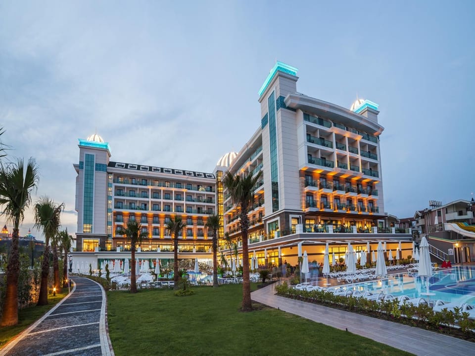 Property building, Day, Pool view, Area and facilities, Swimming pool
