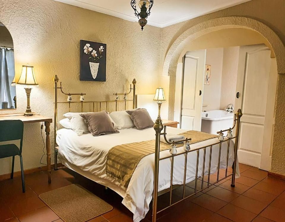 Bed, Living room, Photo of the whole room, Bedroom, towels