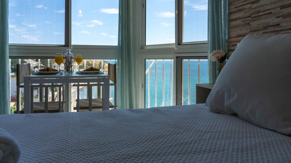 Bed, Natural landscape, View (from property/room), Photo of the whole room, Bedroom, Sea view