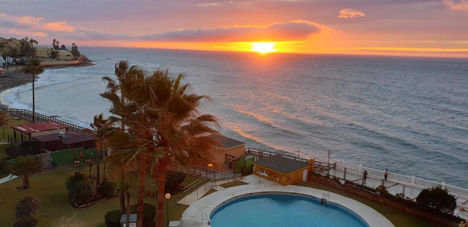 Nearby landmark, Natural landscape, Beach, Pool view, Sea view, Swimming pool, Sunrise, Sunset