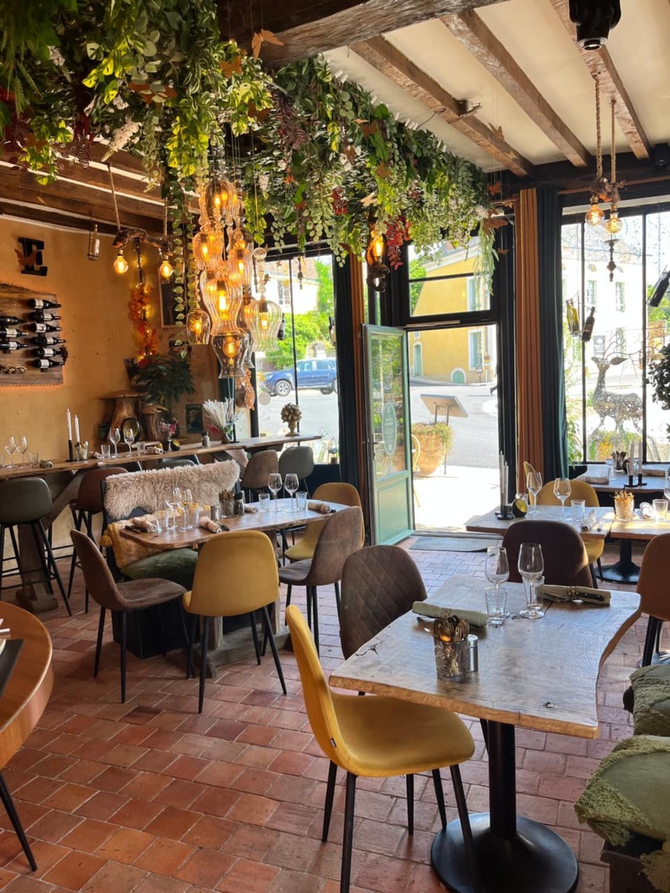 Restaurant/places to eat, Food and drinks