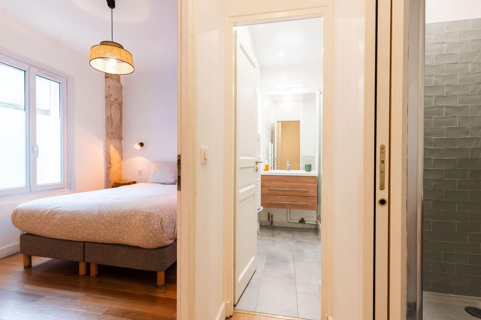 Bed, Bathroom, Photo of the whole room, Bedroom