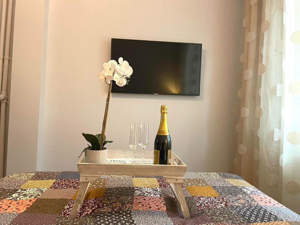 Bed, Photo of the whole room, Evening entertainment, Bedroom