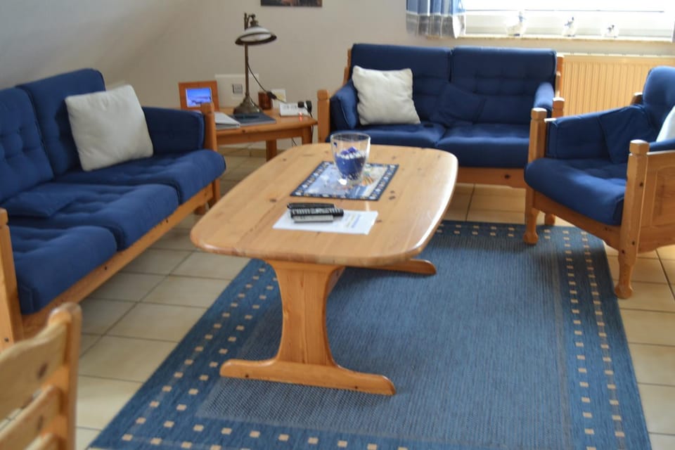 Living room, Photo of the whole room, Seating area