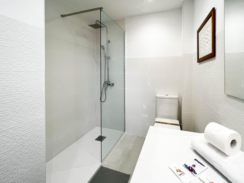 Shower, towels