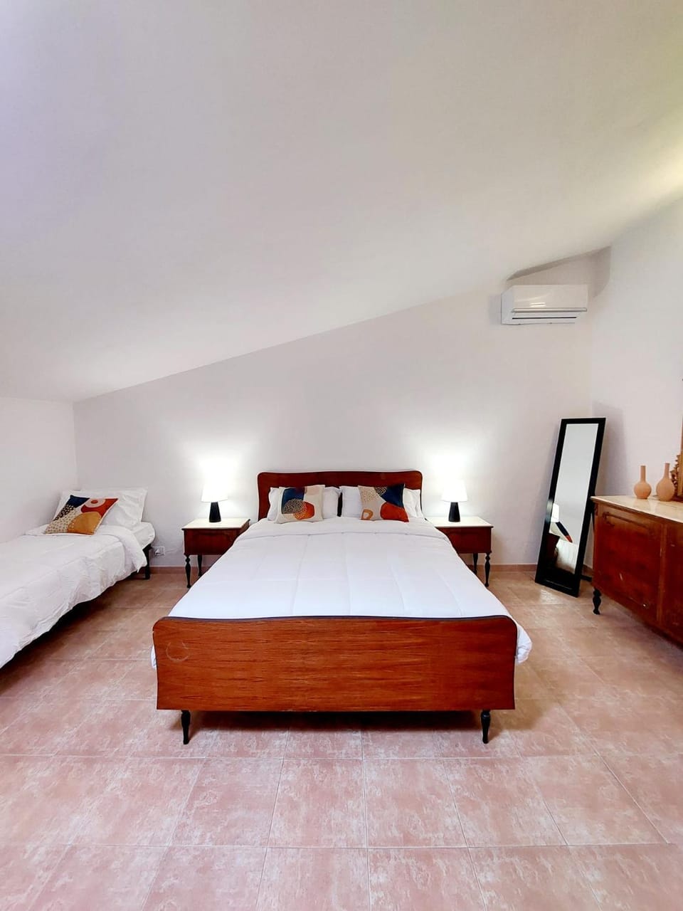 Bed, Bedroom, air conditioner