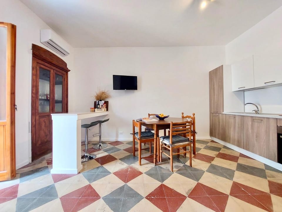 TV and multimedia, Kitchen or kitchenette, Seating area, Dining area, air conditioner