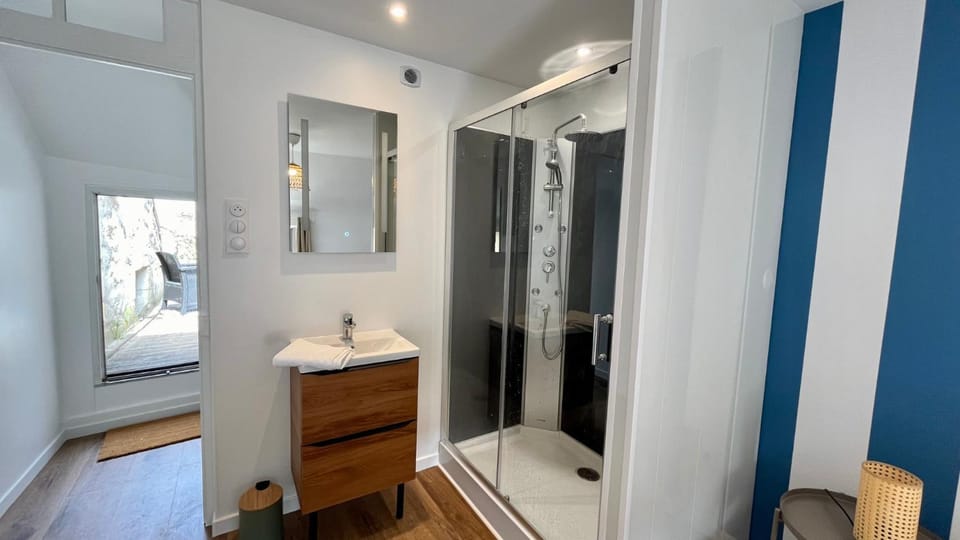Shower, Bathroom, towels