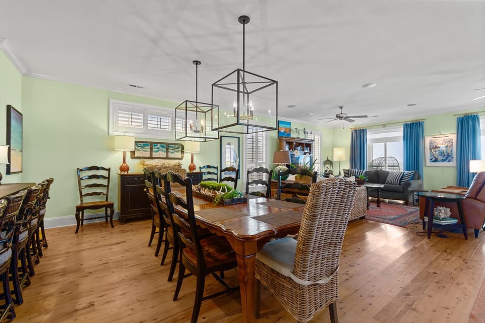 Day, Living room, Dining area, furniture