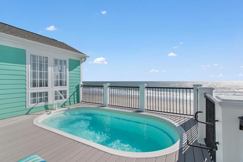 Property building, Day, Balcony/Terrace, Sea view, Swimming pool