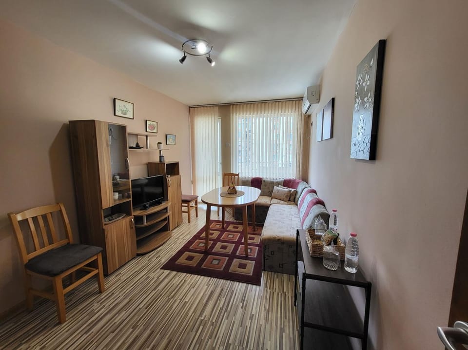 Communal lounge/ TV room, Bed, TV and multimedia