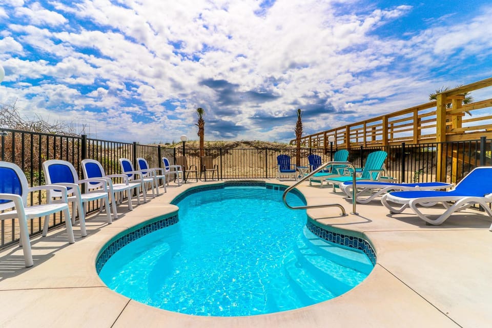 Day, Seating area, Swimming pool, sunbed