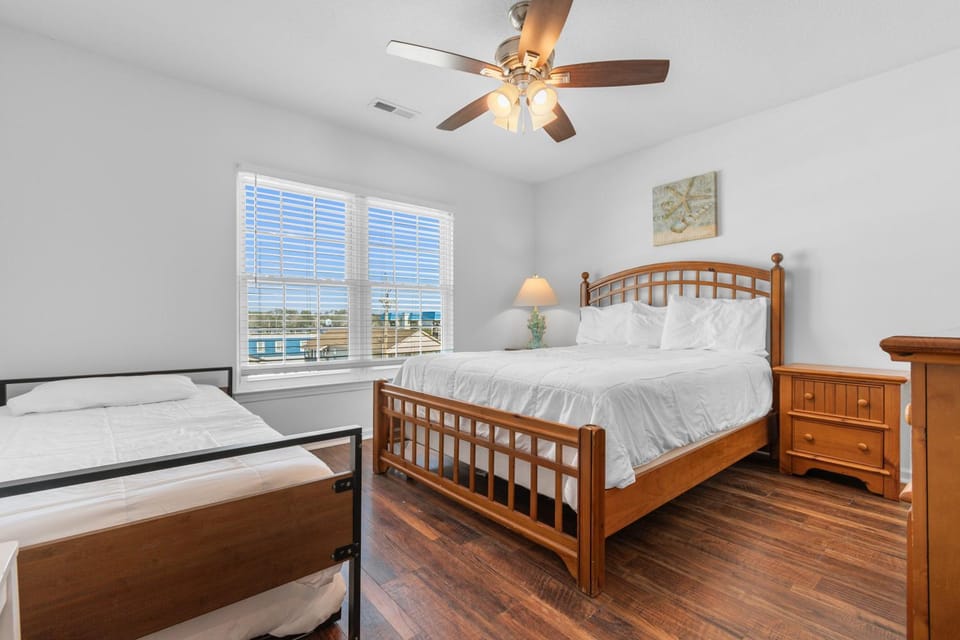 Ocean Oasis House in Garden City